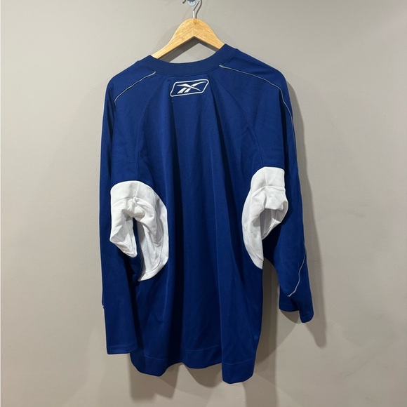 Reebok Adult Toronto Maple Leafs Practice Jersey - Picture 2 of 7